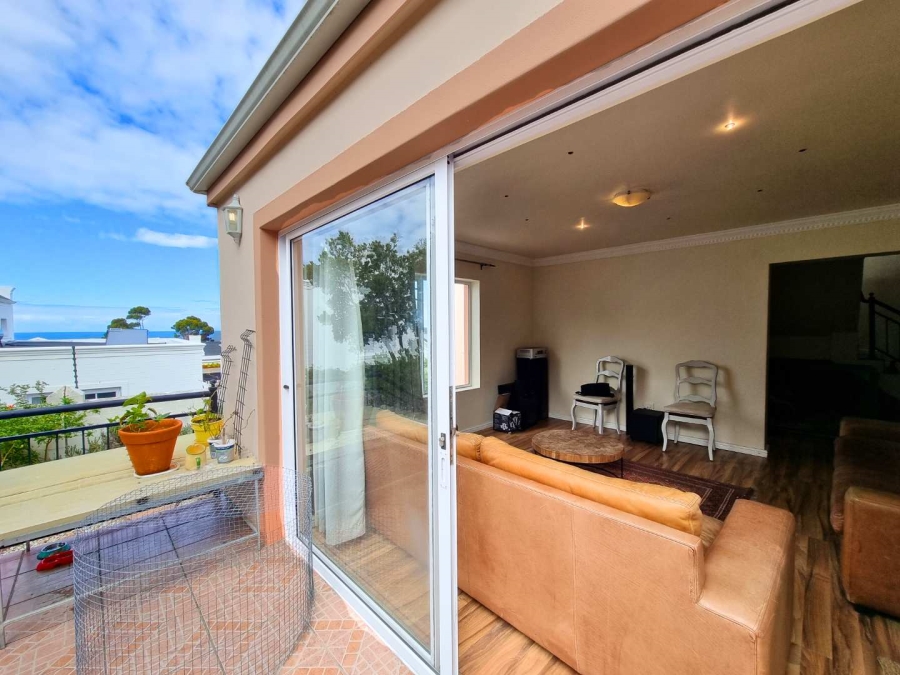 5 Bedroom Property for Sale in Chanteclair Western Cape